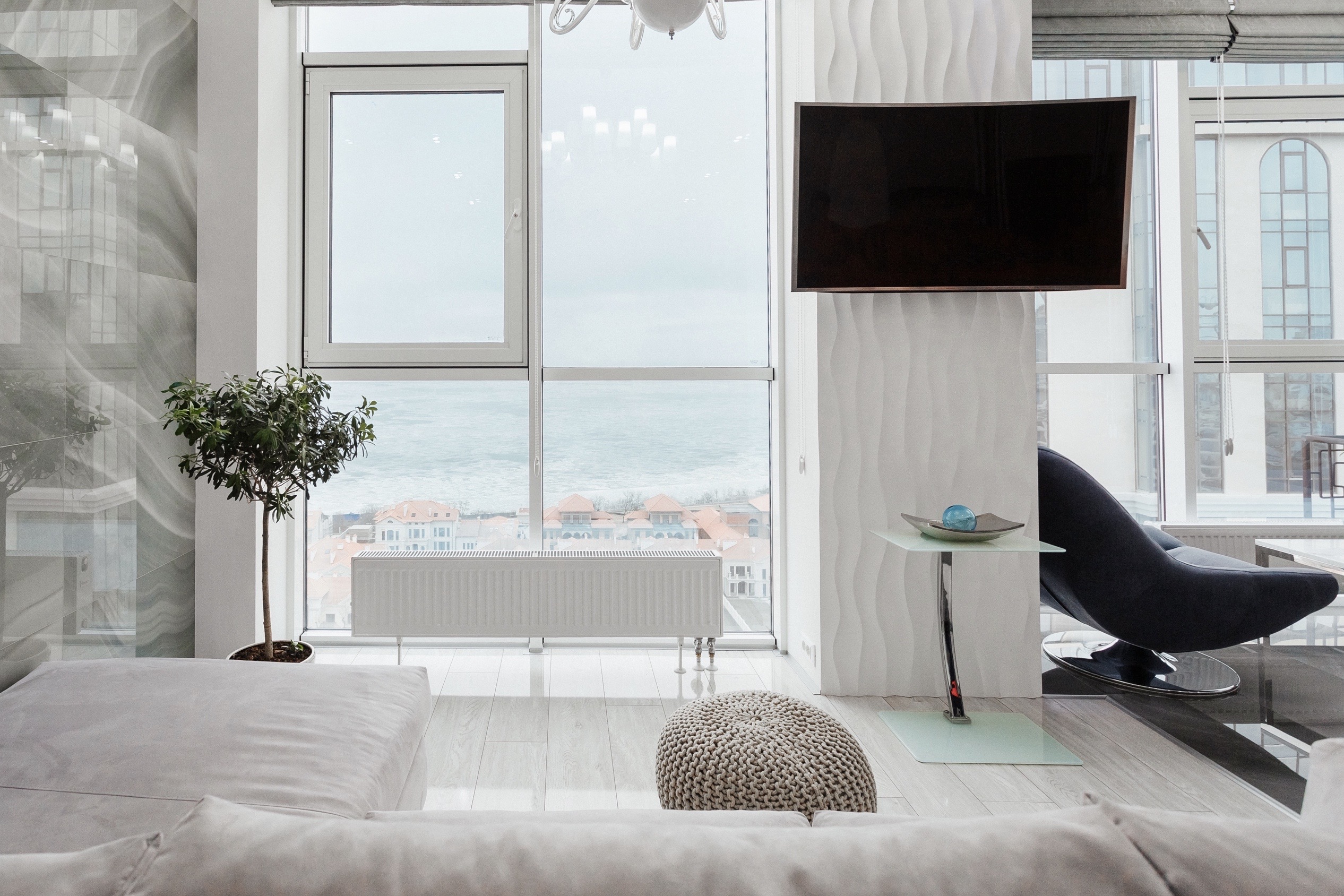 Studio with a panoramic sea view