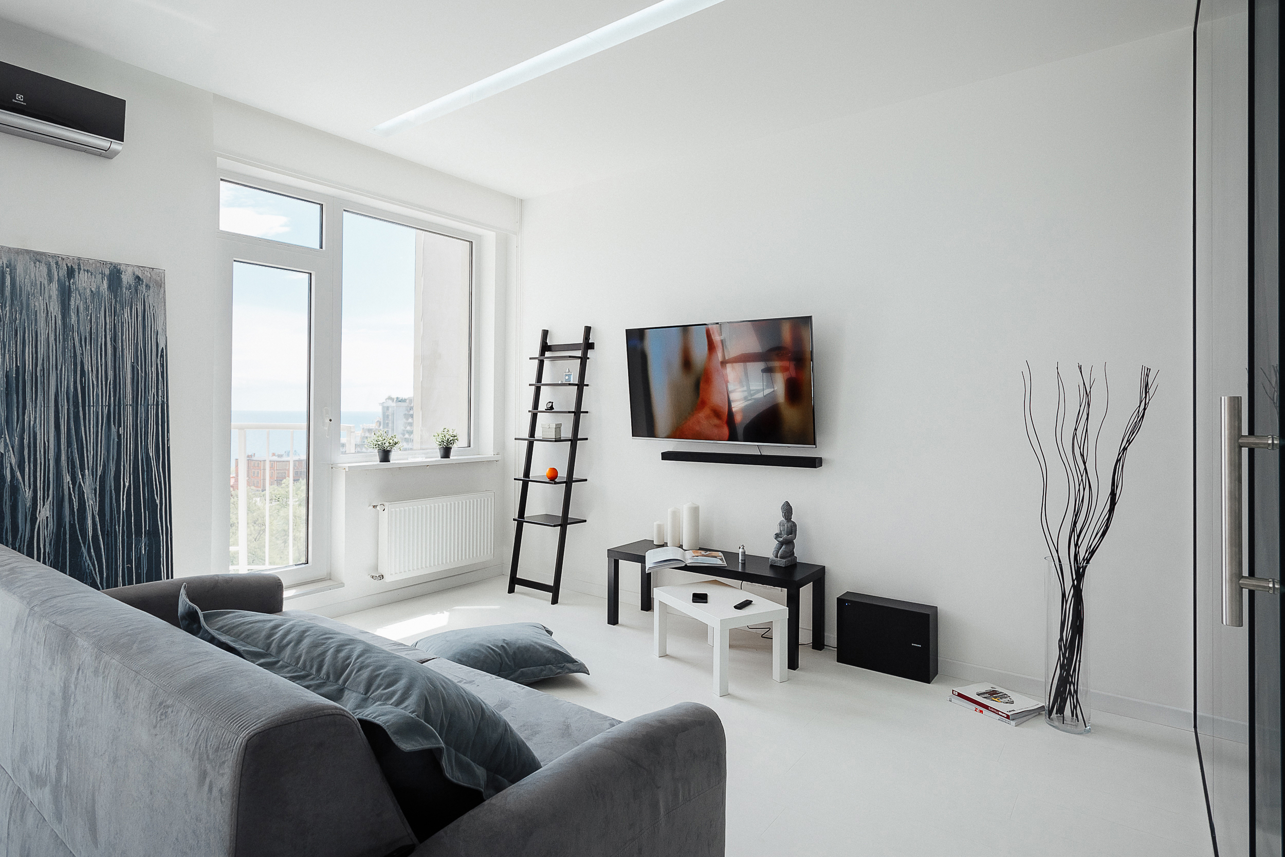 Studio with a panoramic sea view