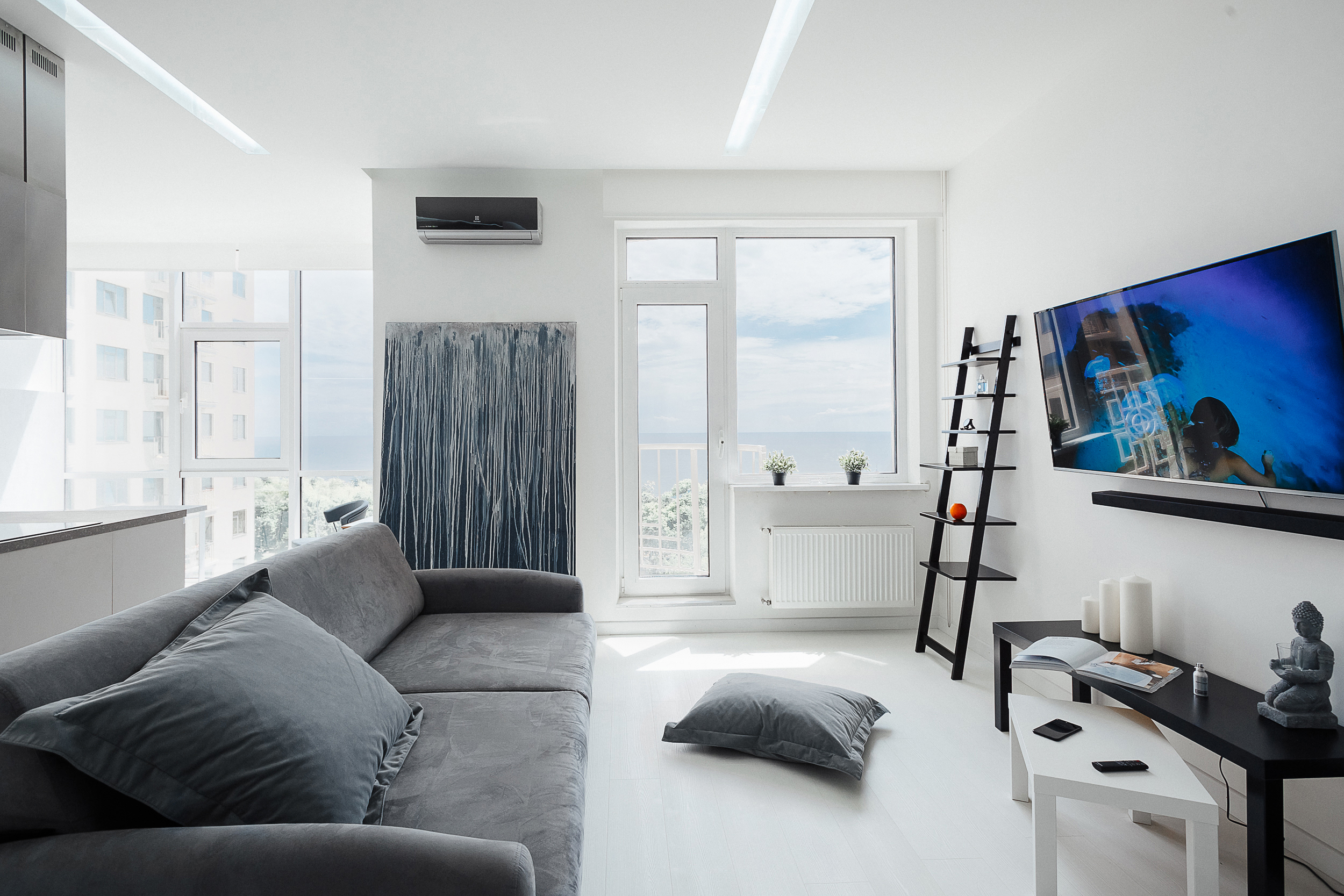 Studio with a panoramic sea view