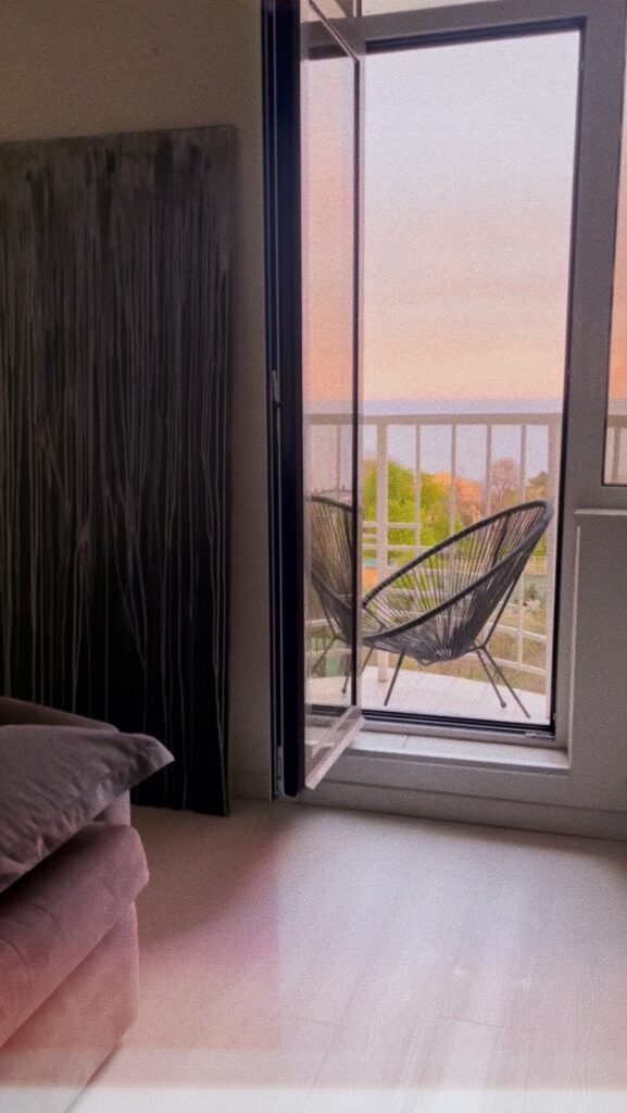 Studio with a panoramic sea view