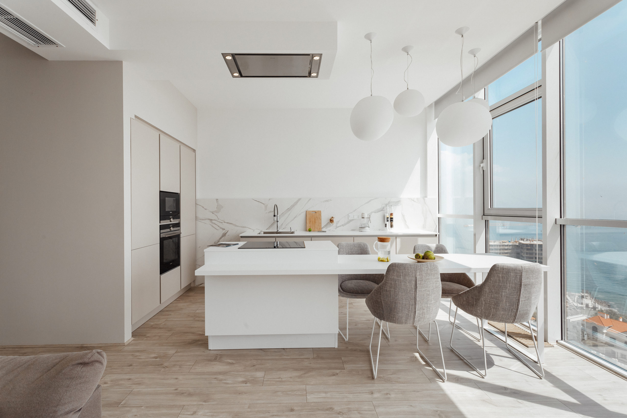 Two-bedroom apartment with a panoramic sea view