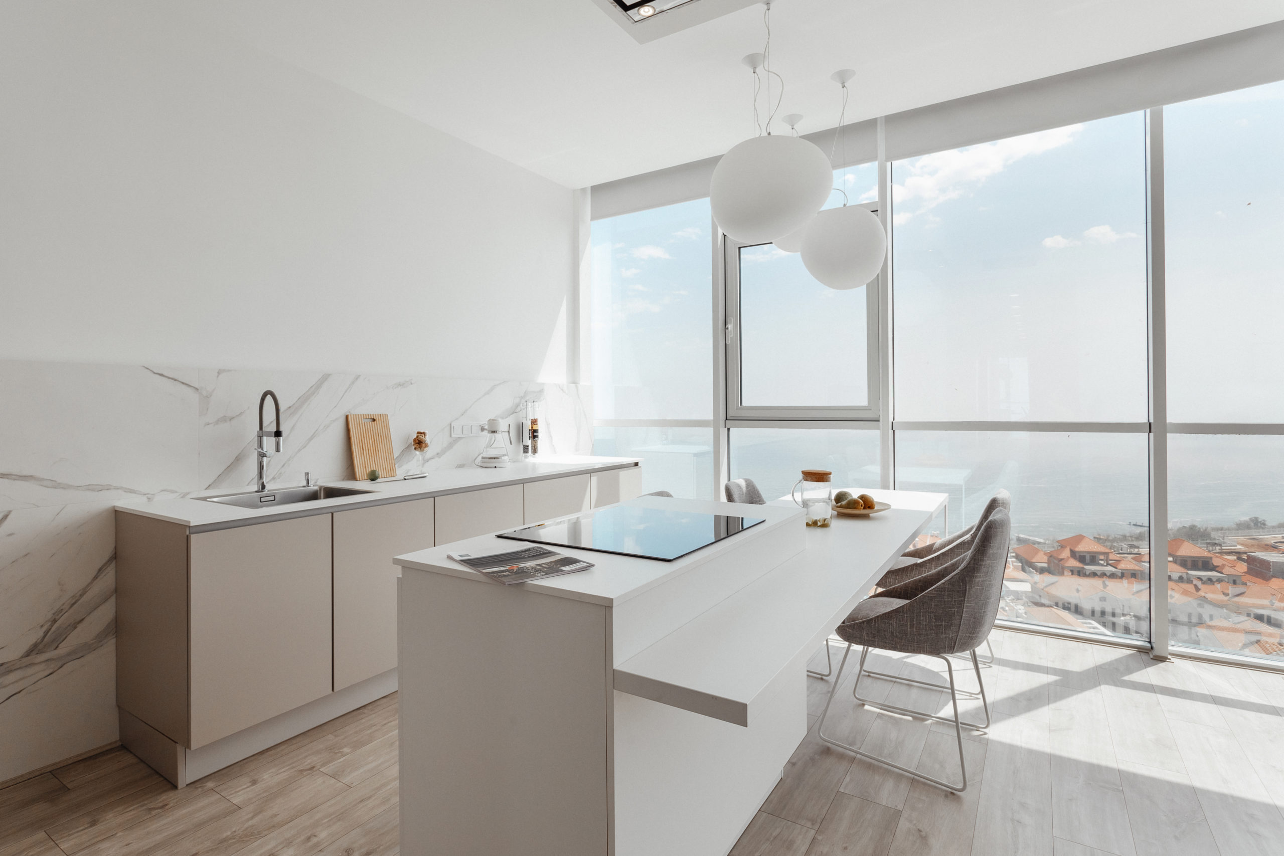 Two-bedroom apartment with a panoramic sea view