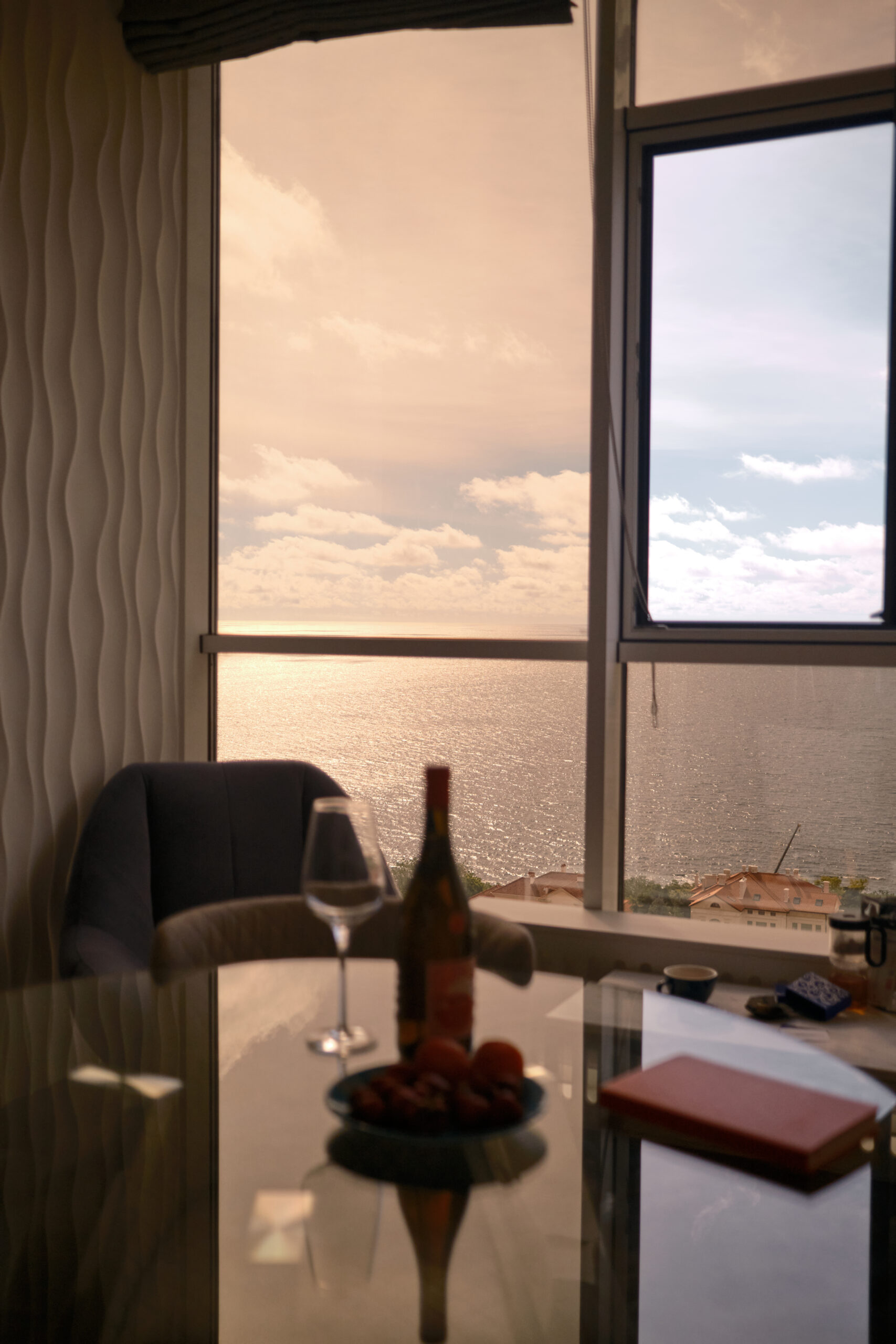 Studio with a panoramic sea view