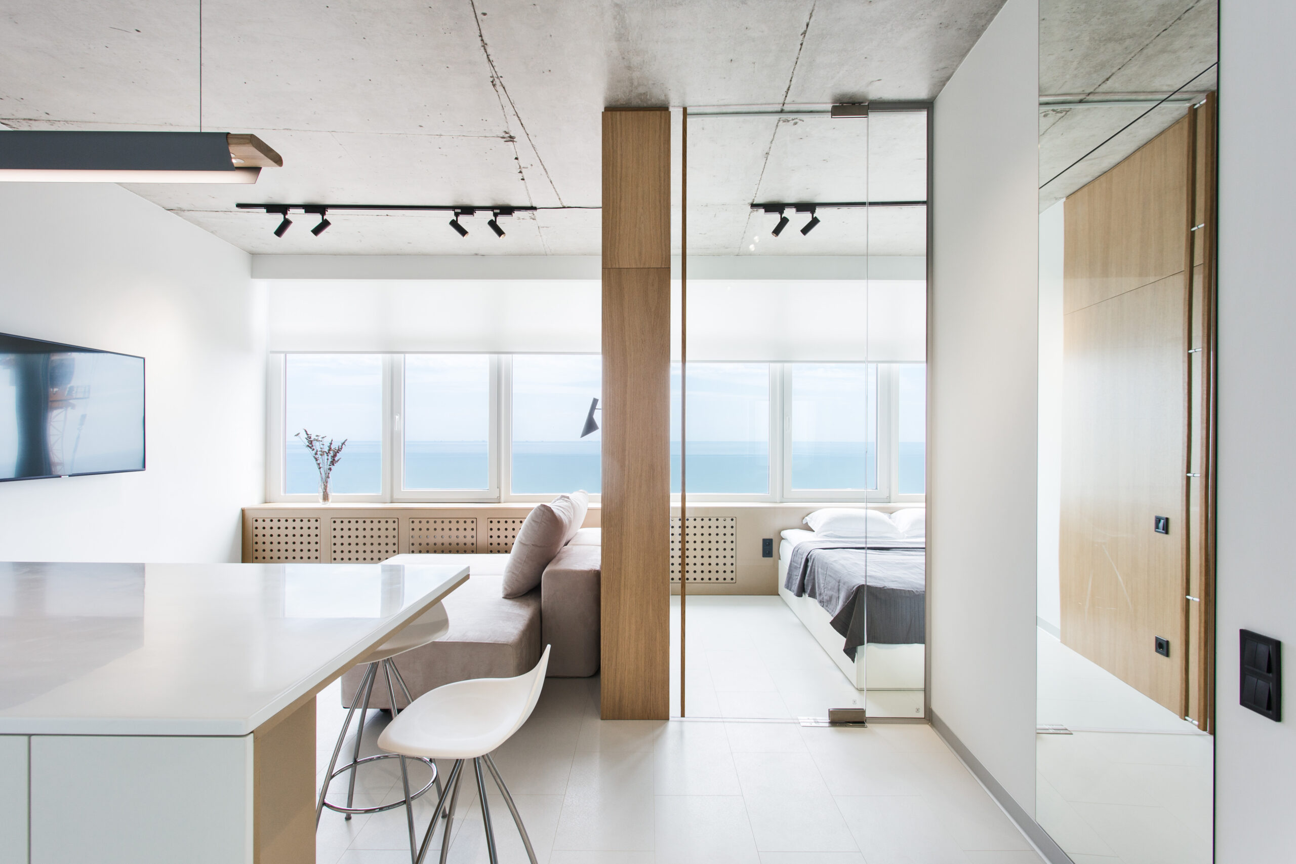 Studio with a sea view