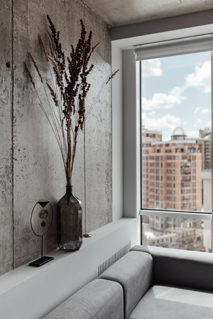 One-bedroom apartment with a city view