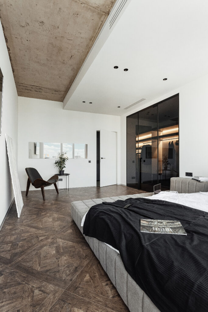 One-bedroom apartment with a city view