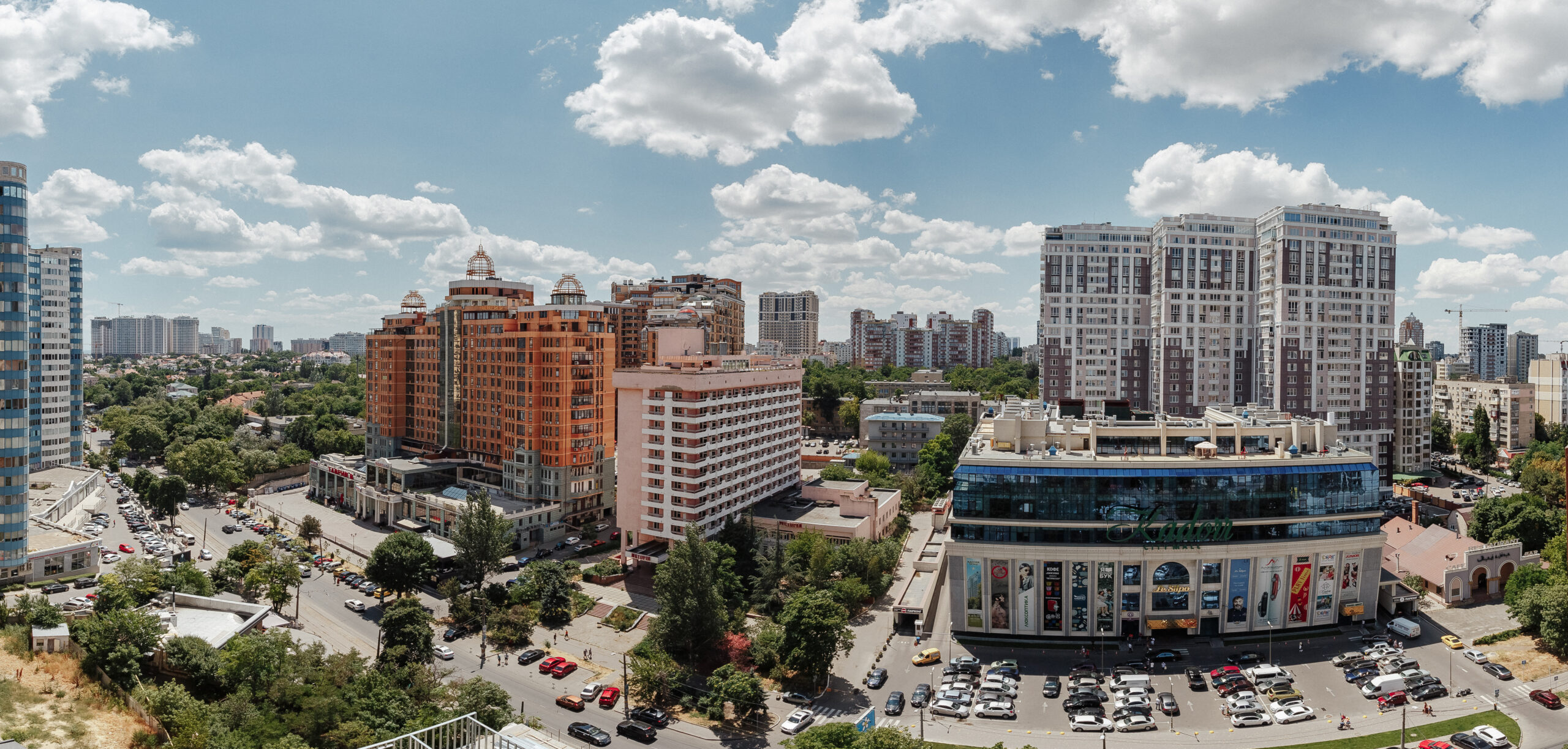 THE AMBER HARBOR / тепла гавань між морем та містом