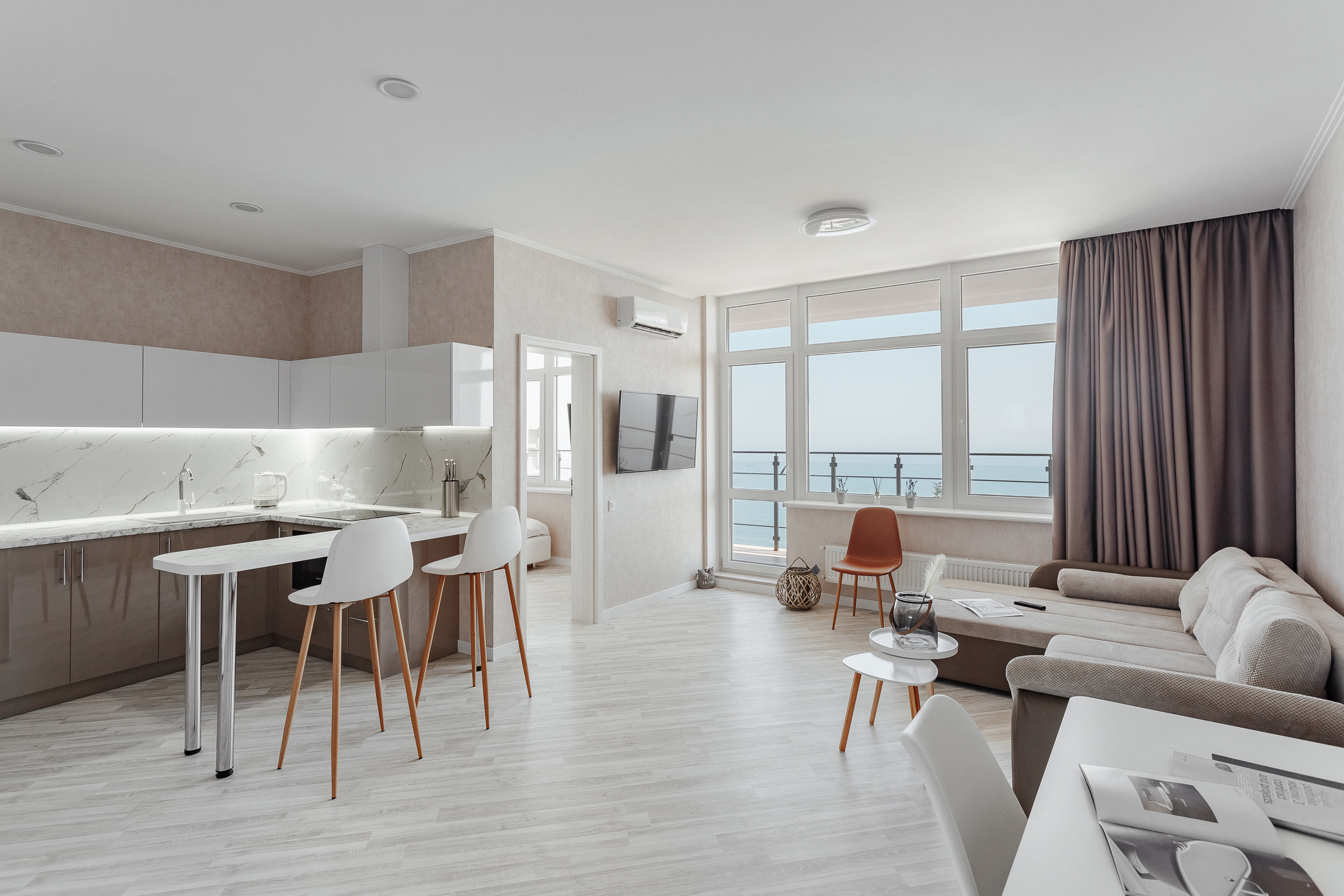 THE TERRACE ONE / той, що з терасою 