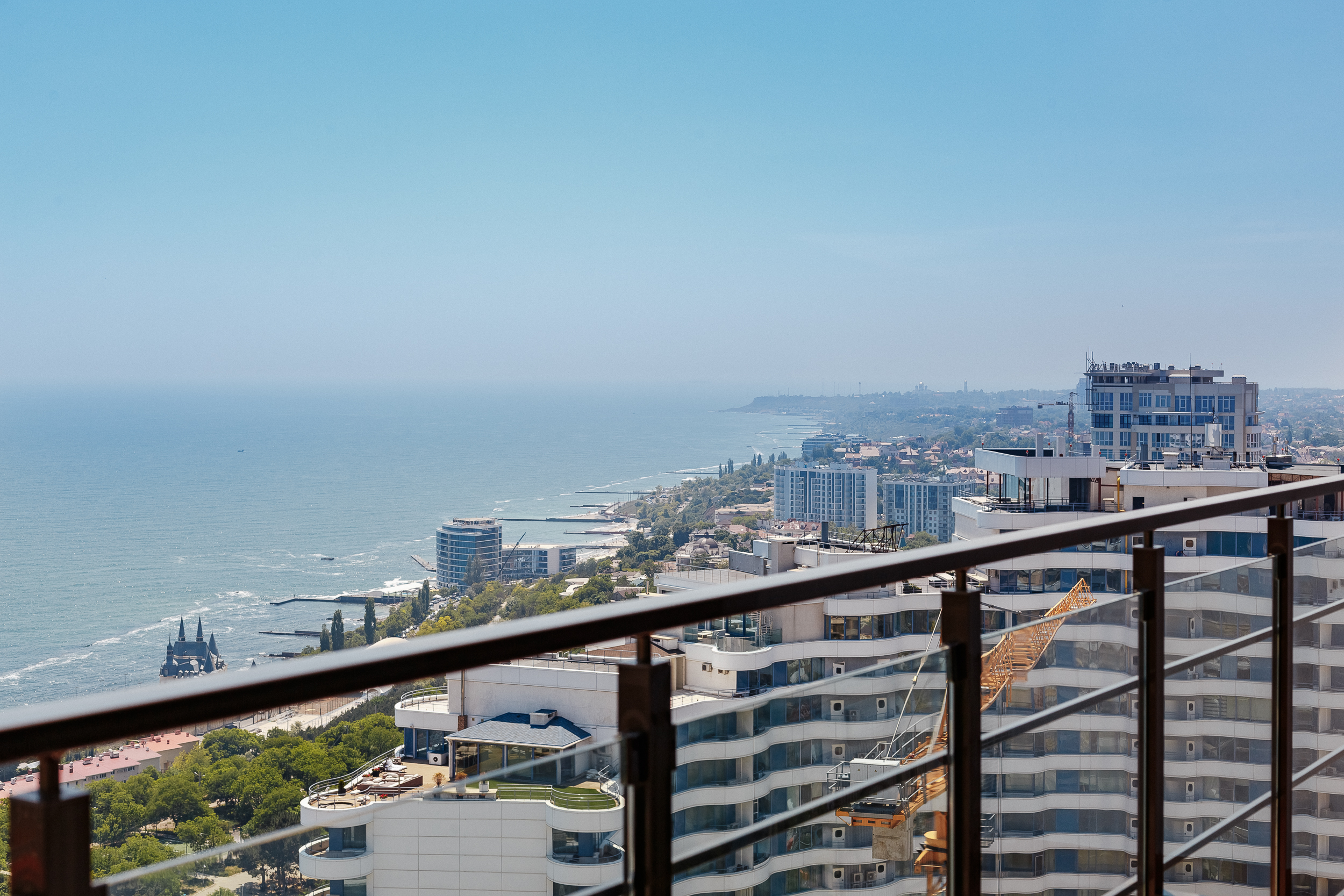 THE TERRACE ONE / той, що з терасою 