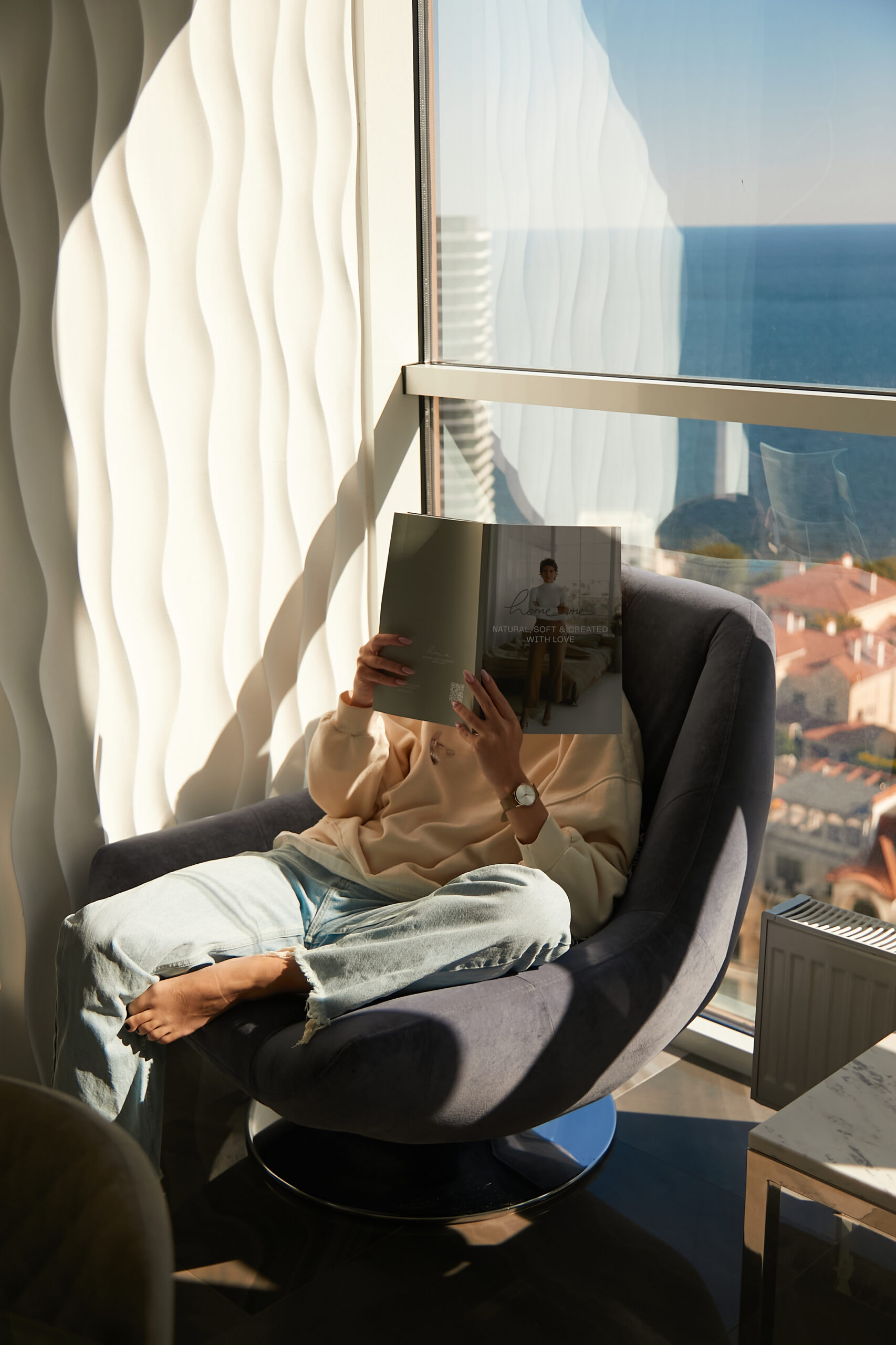 Studio with a panoramic sea view