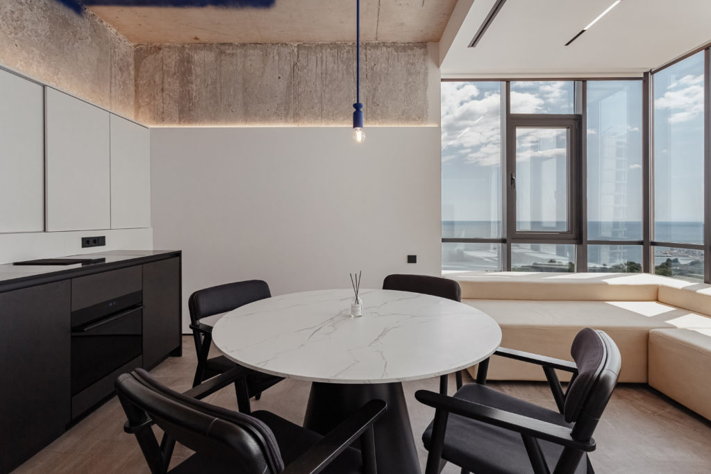Two-bedroom apartment with a panoramic sea view