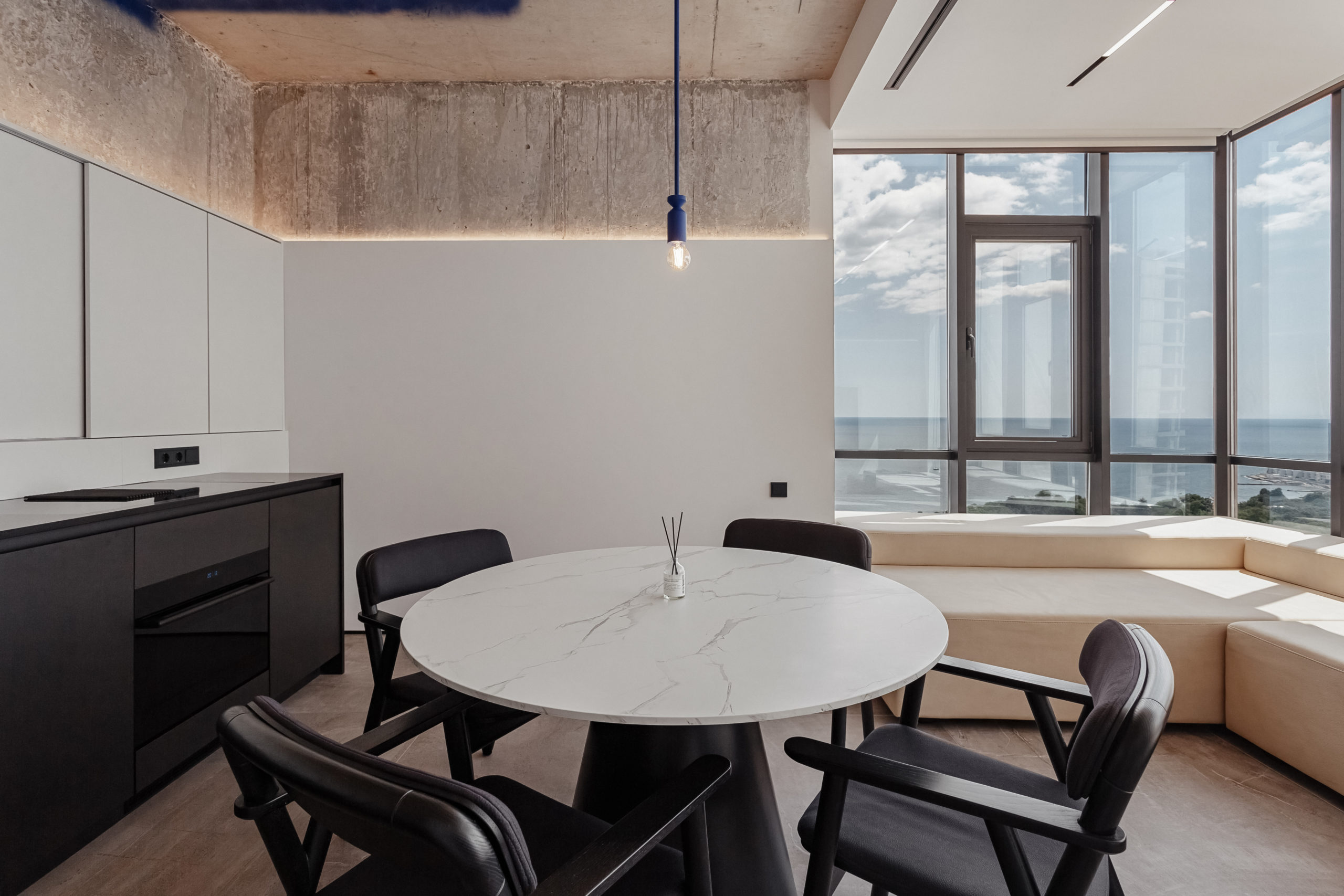 Two-bedroom apartment with a panoramic sea view