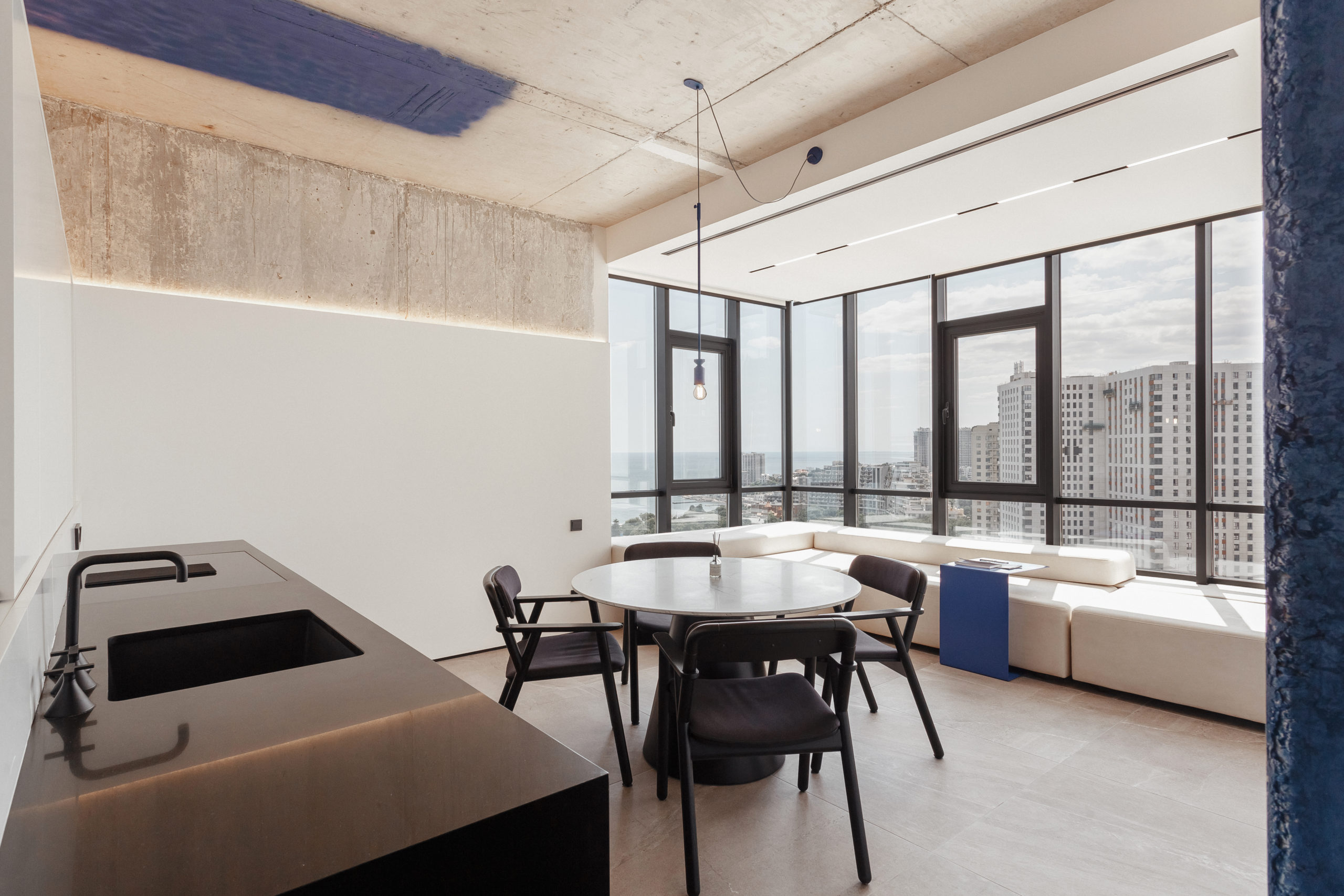 Two-bedroom apartment with a panoramic sea view