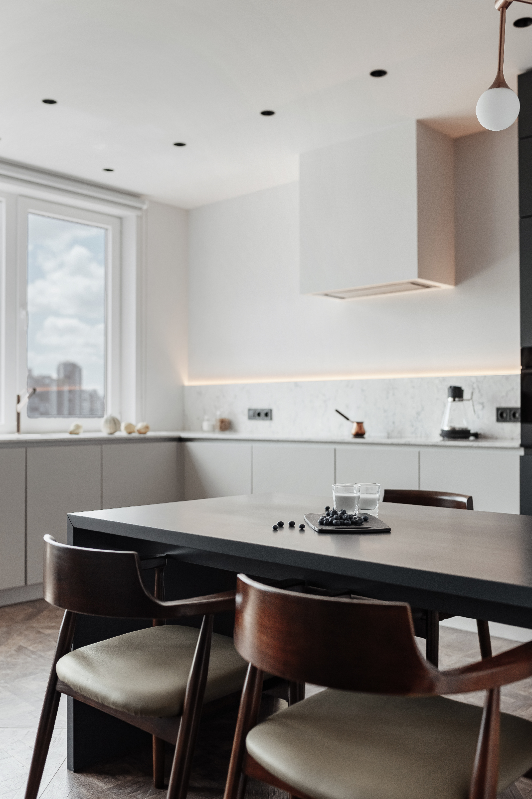 One-bedroom apartment with a city view