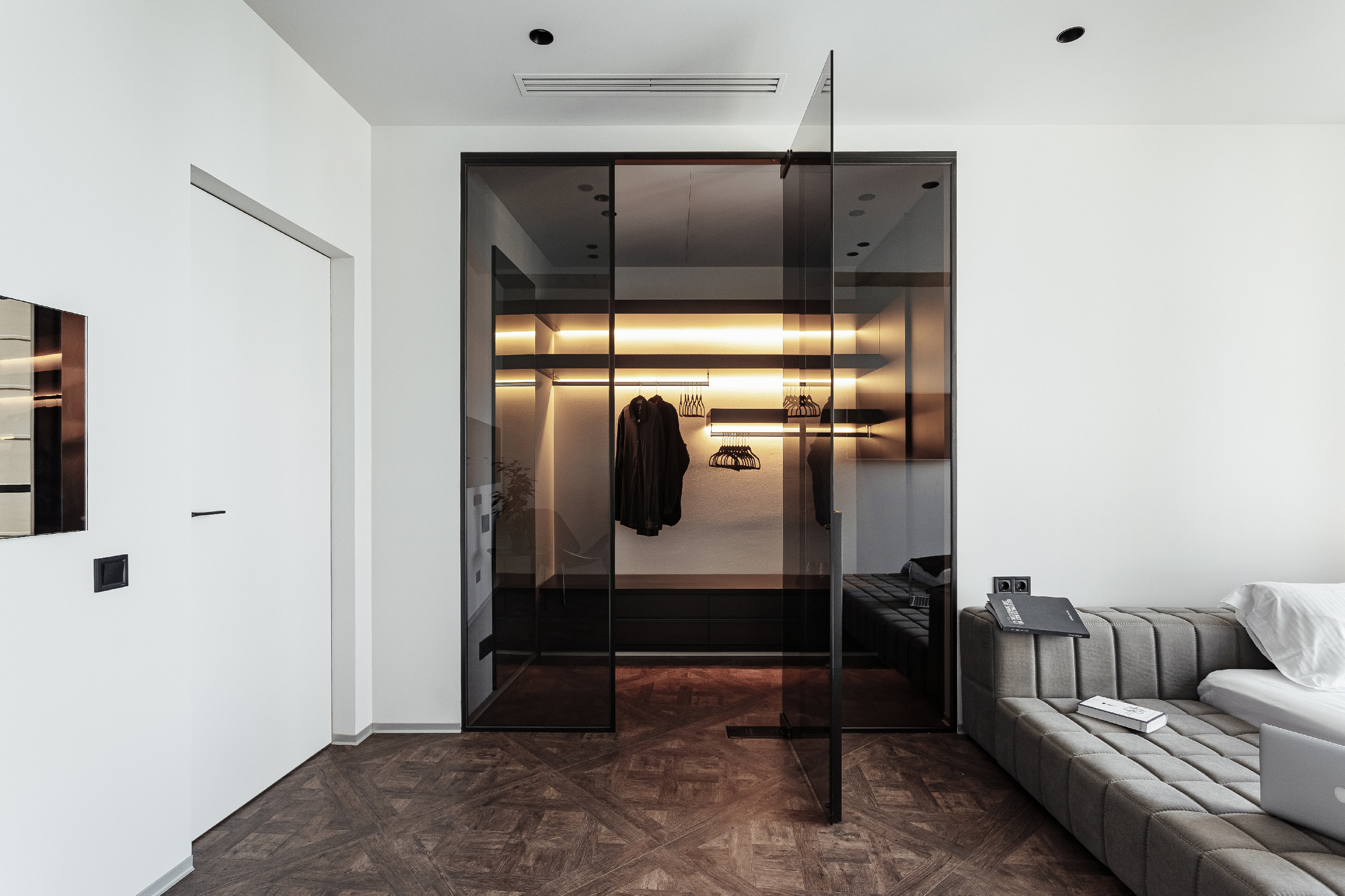One-bedroom apartment with a city view