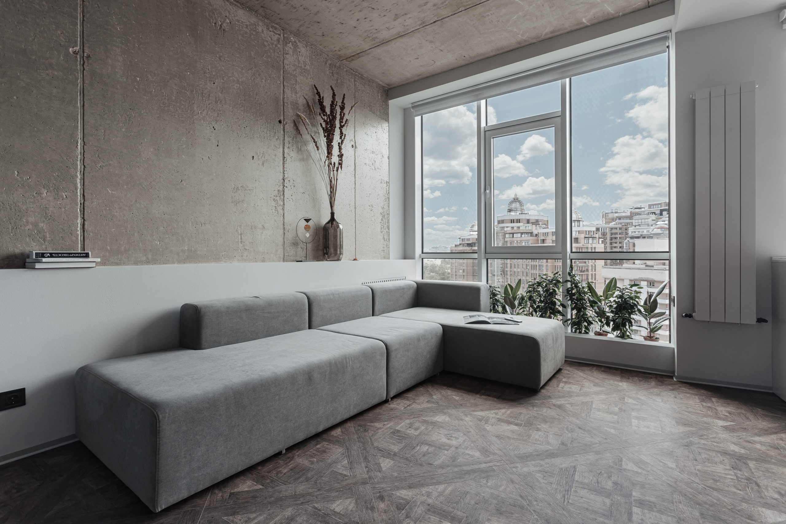 One-bedroom apartment with a city view