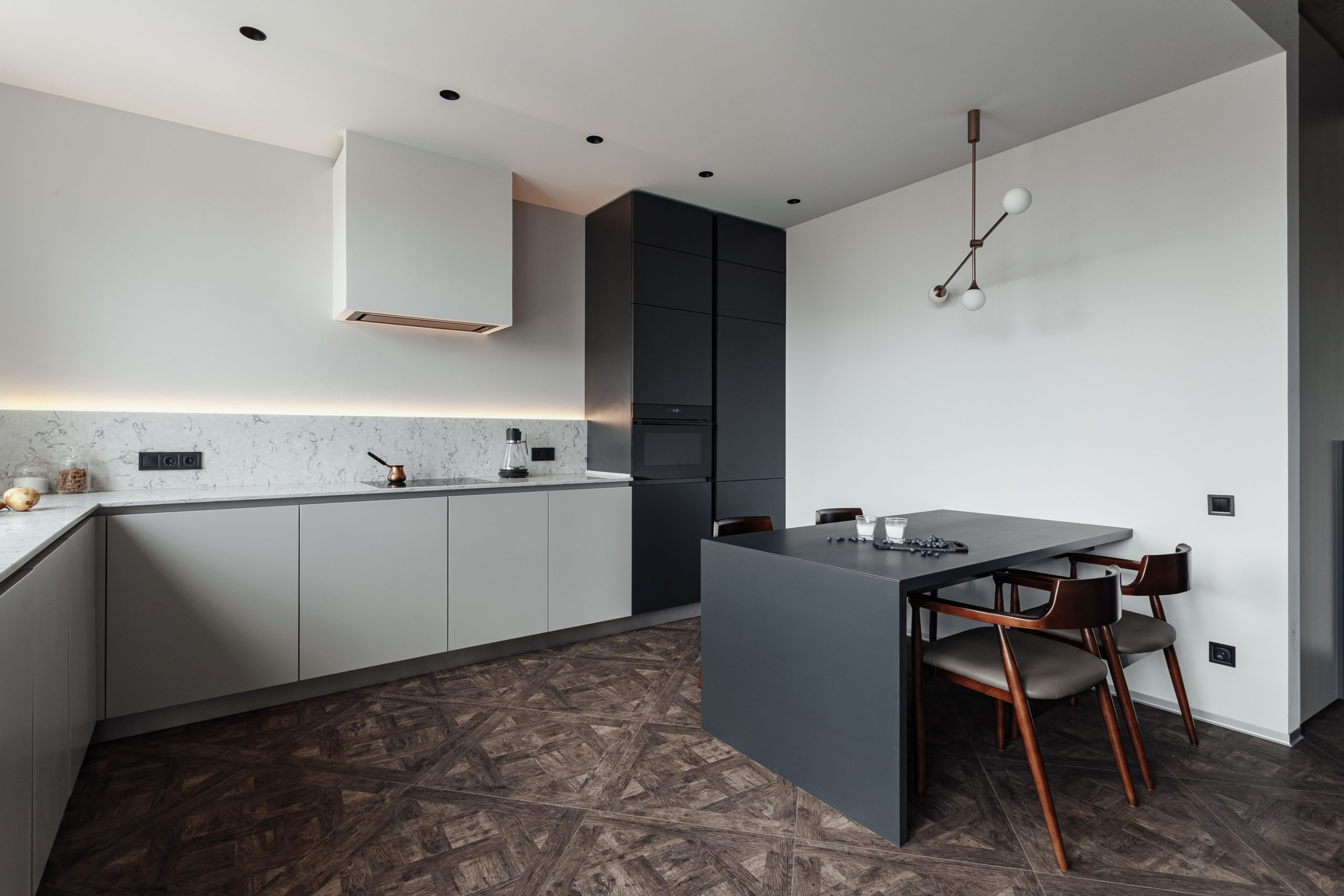 One-bedroom apartment with a city view