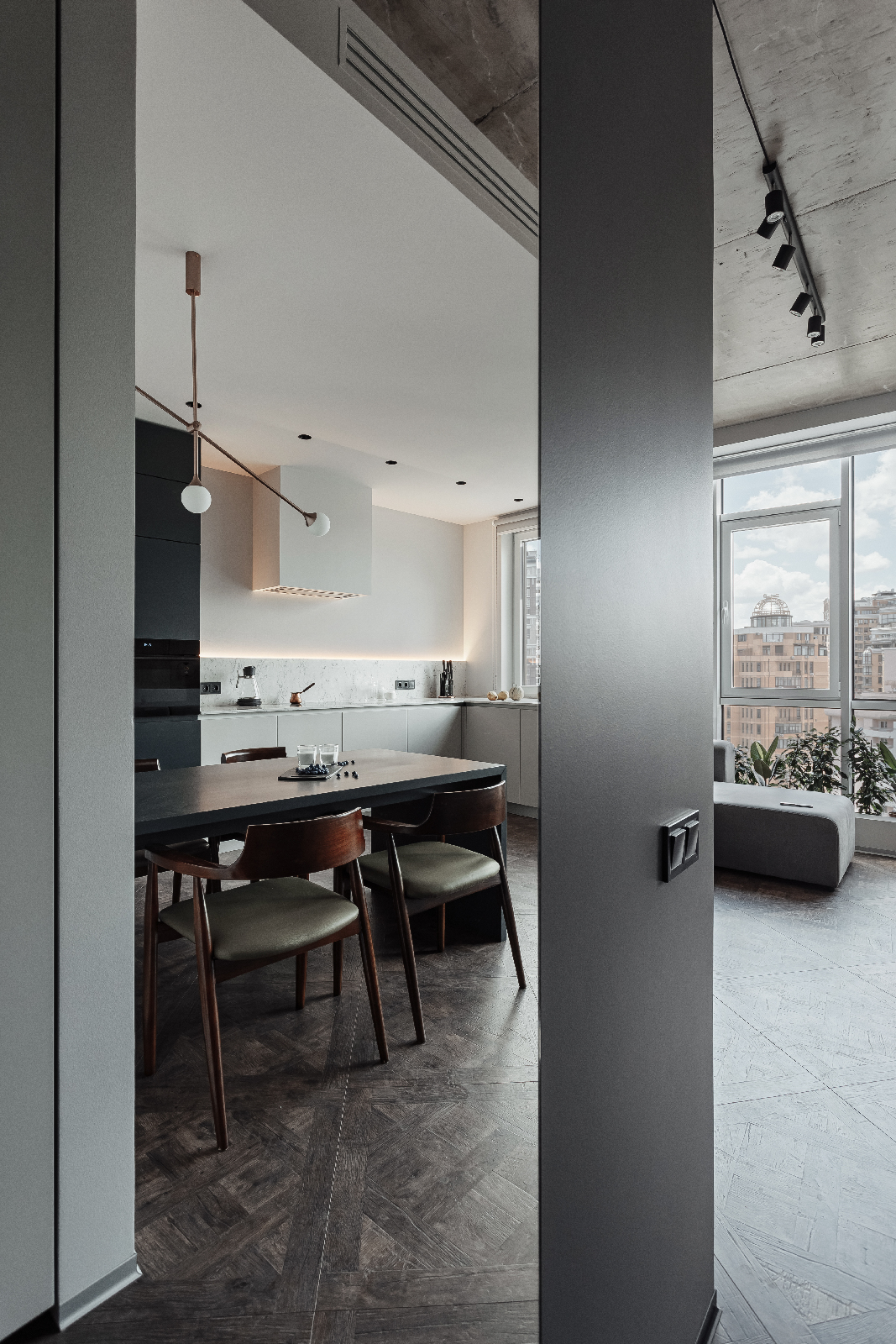 One-bedroom apartment with a city view