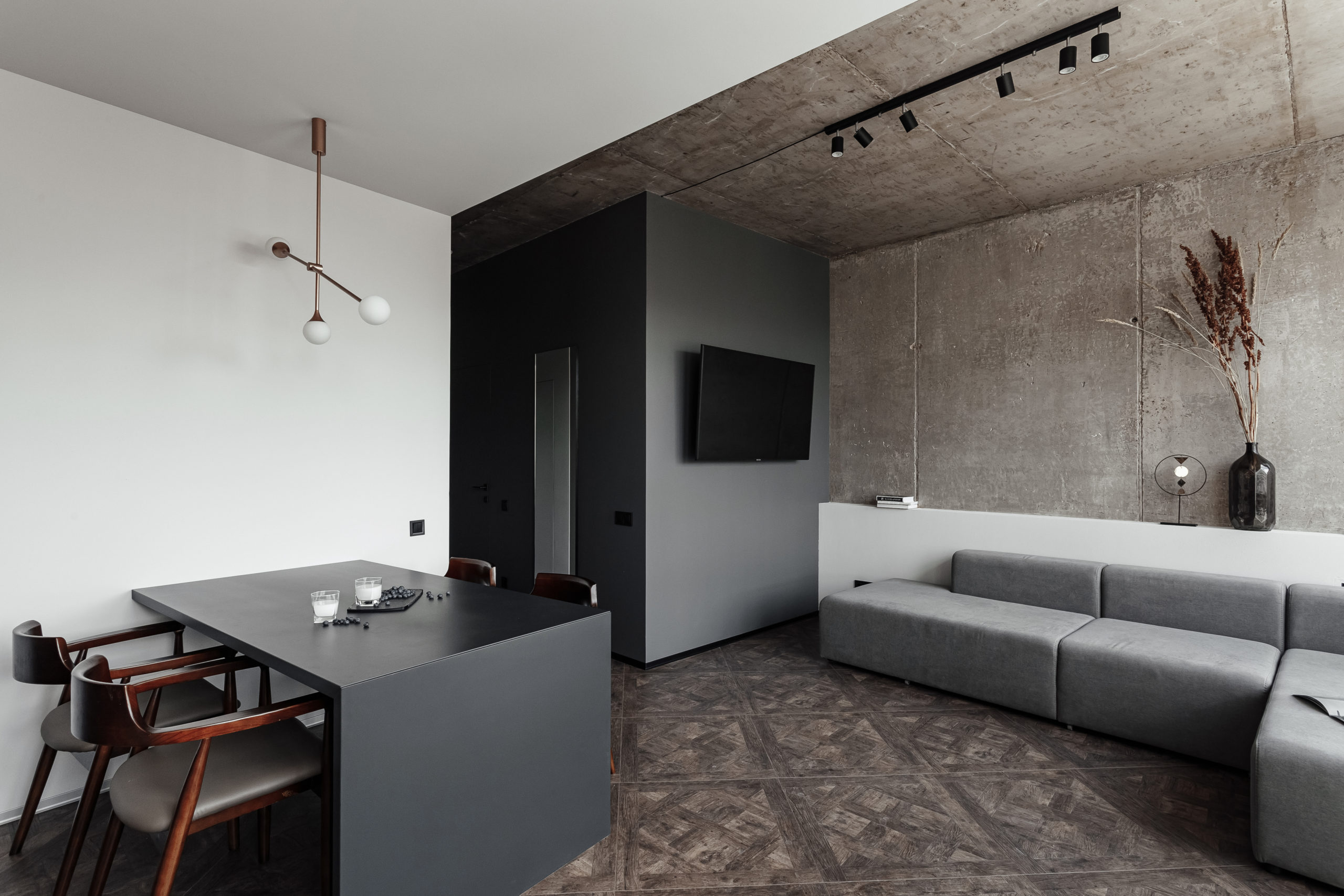 One-bedroom apartment with a city view