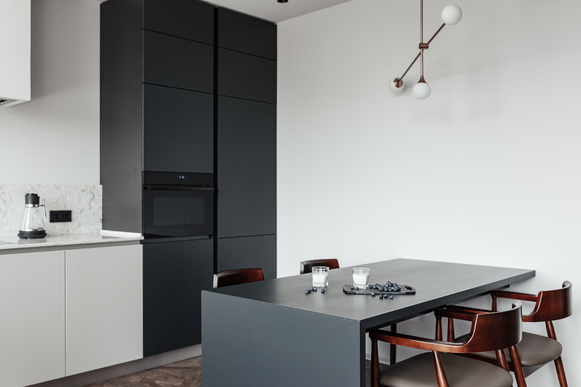 One-bedroom apartment with a city view