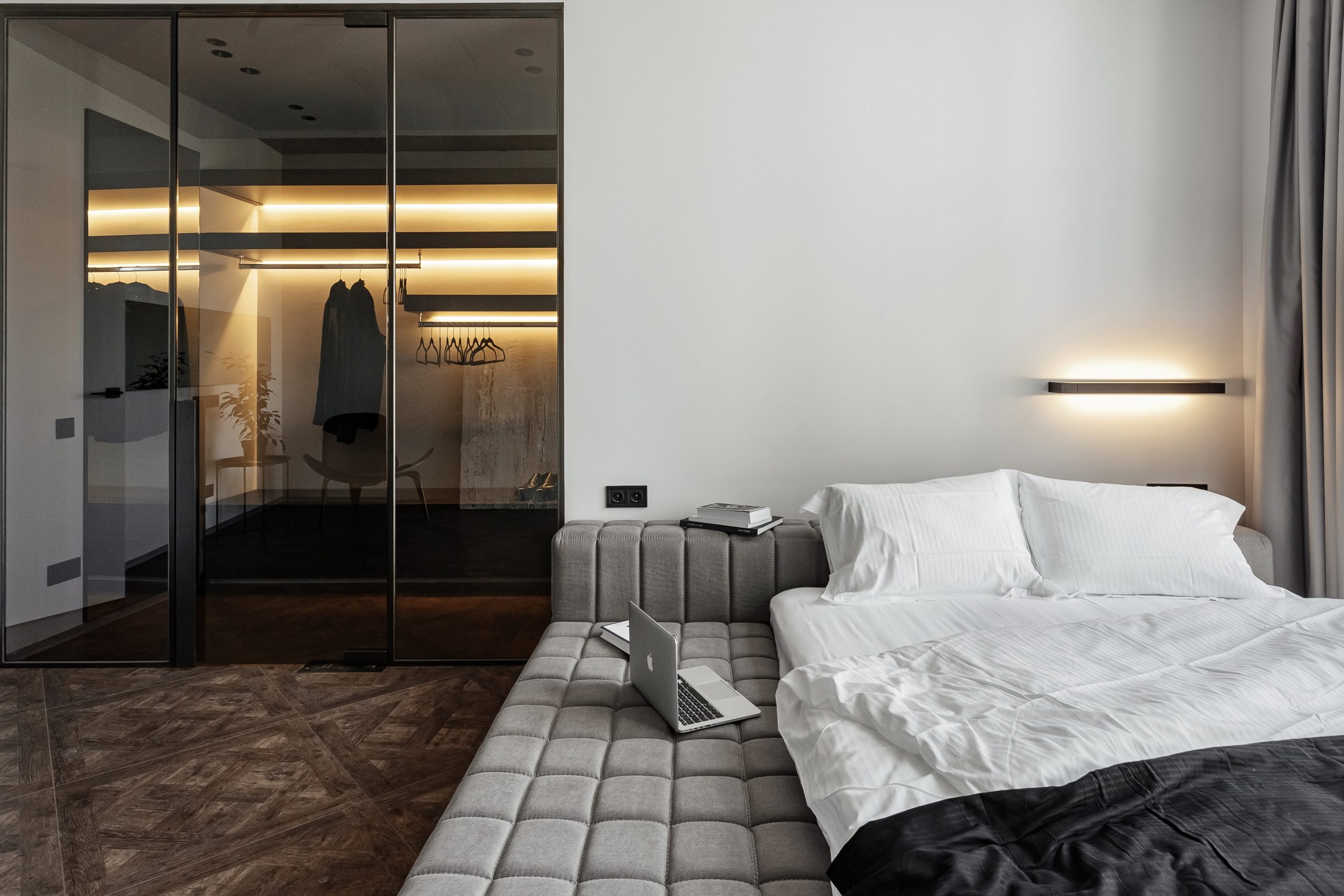 One-bedroom apartment with a city view