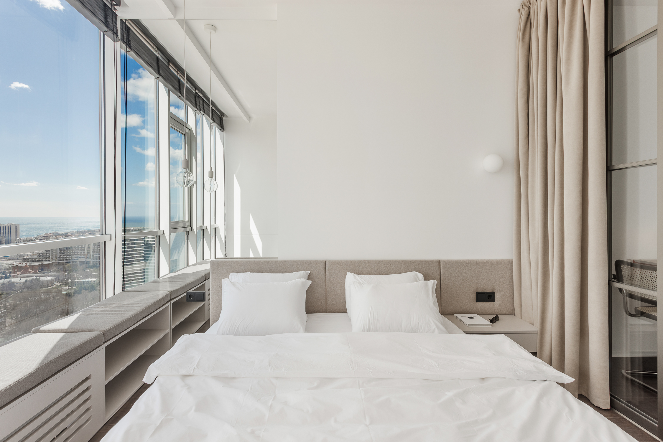 Studio with a panoramic sea view