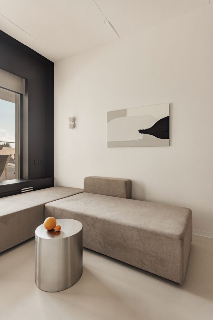 THE PAUSE / space to slow down with terrace by the sea