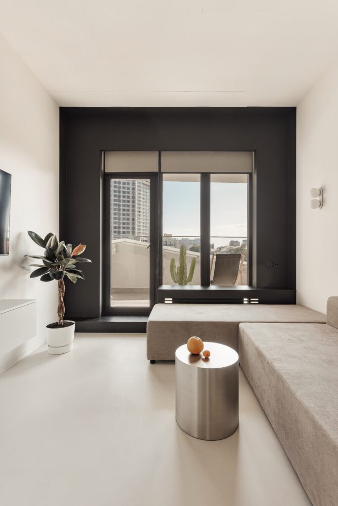 THE PAUSE / space to slow down with terrace by the sea