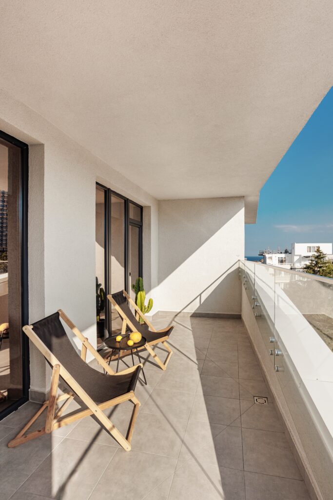 THE PAUSE / space to slow down with terrace by the sea