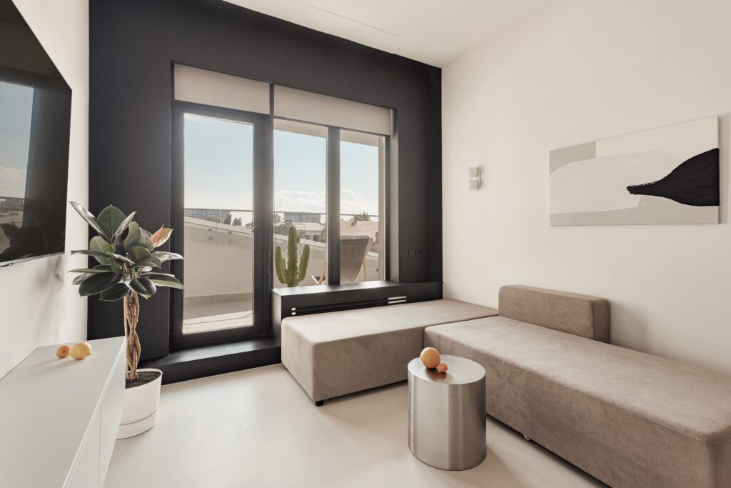 THE PAUSE / space to slow down with terrace by the sea